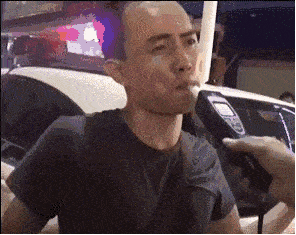 还是上学的时候欢乐啊,你们这样玩过吗说出来你可能都不相信,吃个饭我