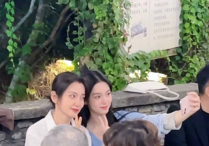 李冰冰周也同框合影 美女贴贴自拍画面太养眼