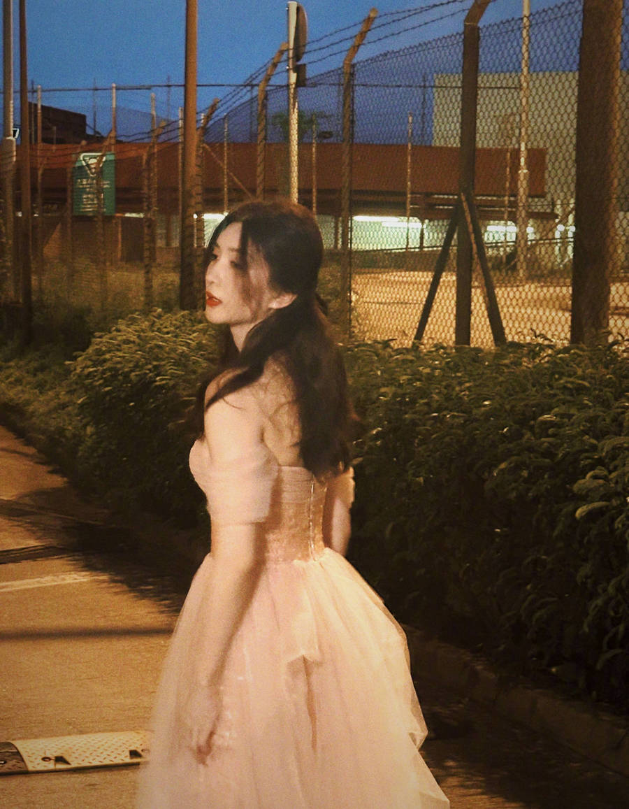 江疏影晒九宫格照告别六月 粉色抹胸纱裙似仙女-沐风文化