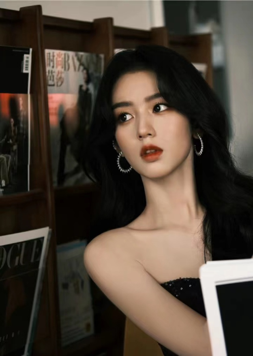 周也最新写真造型 3bbc3d1f7605484083ecb38dec011279.jpeg