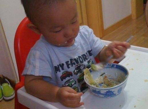【孩子】添加辅食做不到这3点，妈妈带娃会很棘手娃到了“可怕6个月”
