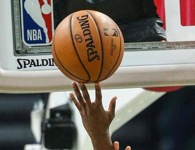 斯伯丁GDP_斯伯丁篮球图片