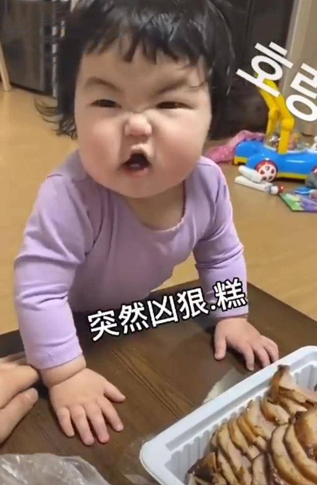 『外甥女』宝宝“目露凶光”萌翻了，网友：可爱的过分舅舅阻止外甥女吃肉