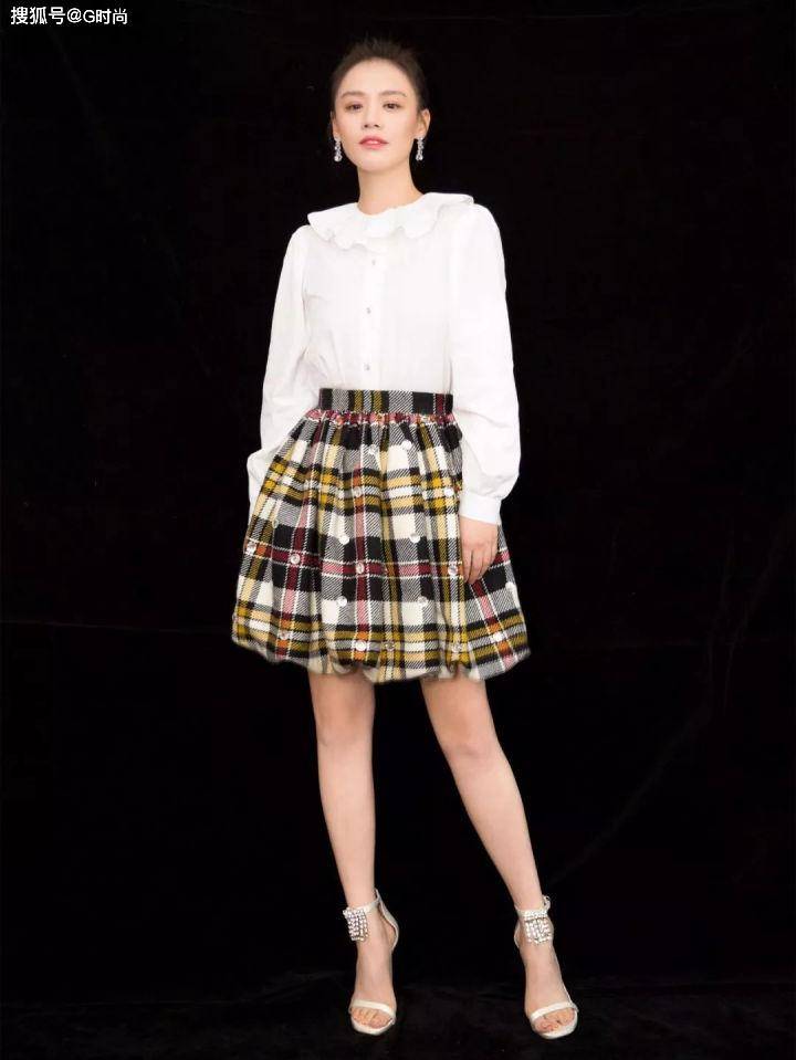 白色一个夏天都美妙，因为格纹裙够经典、够百搭穿对了格纹裙