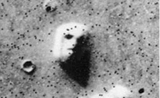 原创探测器拍到火星地表神秘照片,科学家兴奋道:希望这一切是真的