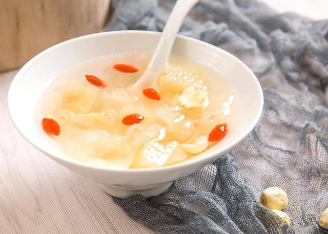 银耳煮粥放什么好 d224f0f1d2ae4220a896ca8438d2e634.jpeg