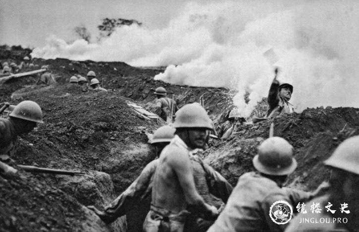 1937年10月31日,上海战线,苏州河畔战壕里的日军中岛部队1937年10月31