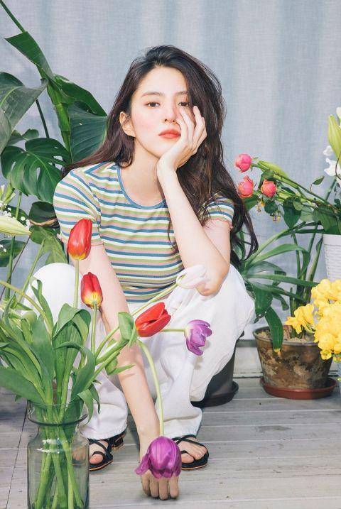 美到挑不出毛病韩素希运动风画报青春活力少女感十足
