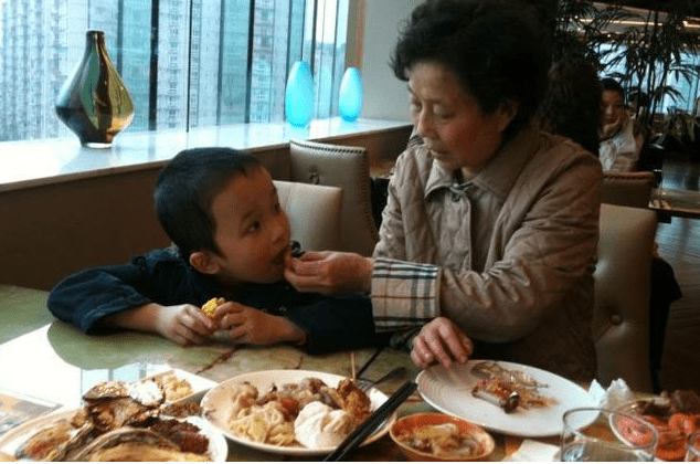 「个子」只用1招，孩子从没积食，吃饭香个子高经验：奶奶带娃4年