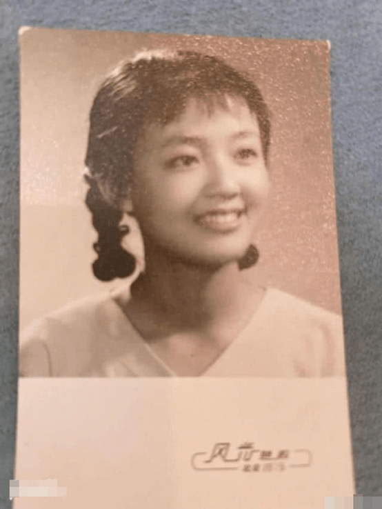 汪小菲晒张兰年轻时旧照,终于知道一家高颜值是什么感觉了