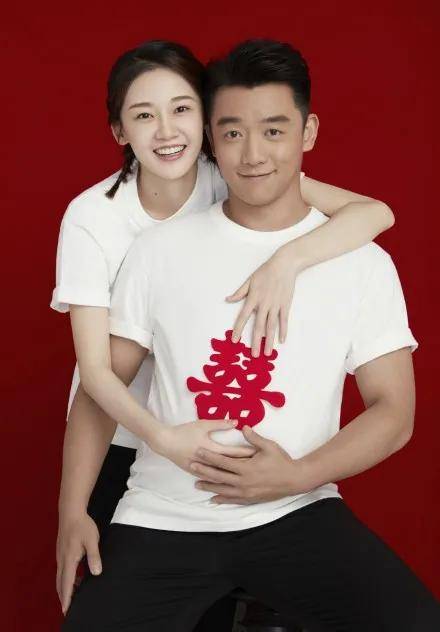 恭喜！郑恺苗苗官宣结婚，写真照一个细节引网