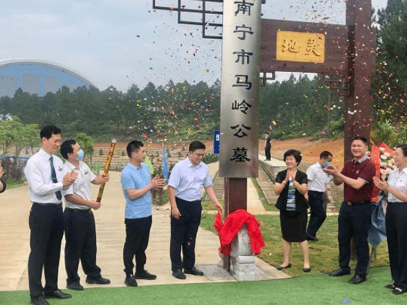 镇七塘村,是该市首个公益性公墓,系南宁市"十三五规划"重大民生项目