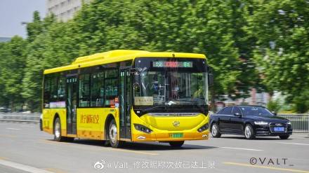 与传统车型相比,海格蔚蓝azure新能源公交车具有环保,舒适的特点,且