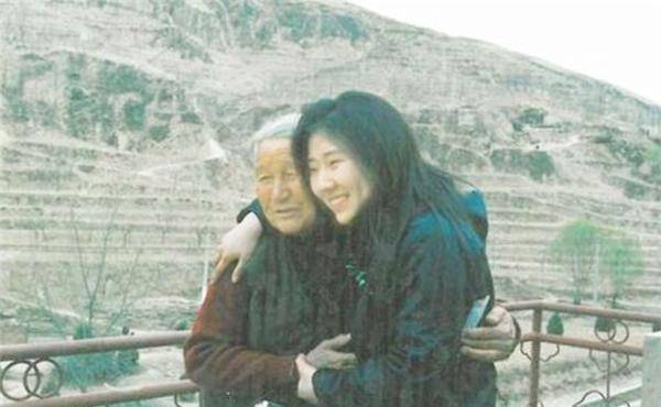 路遥临终前离婚,女儿叫停路遥文学奖把母亲告上法庭
