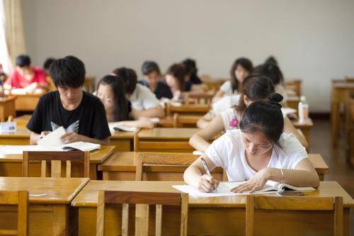 『大学』看看学霸怎么说各科成绩要多少分才够考上985大学