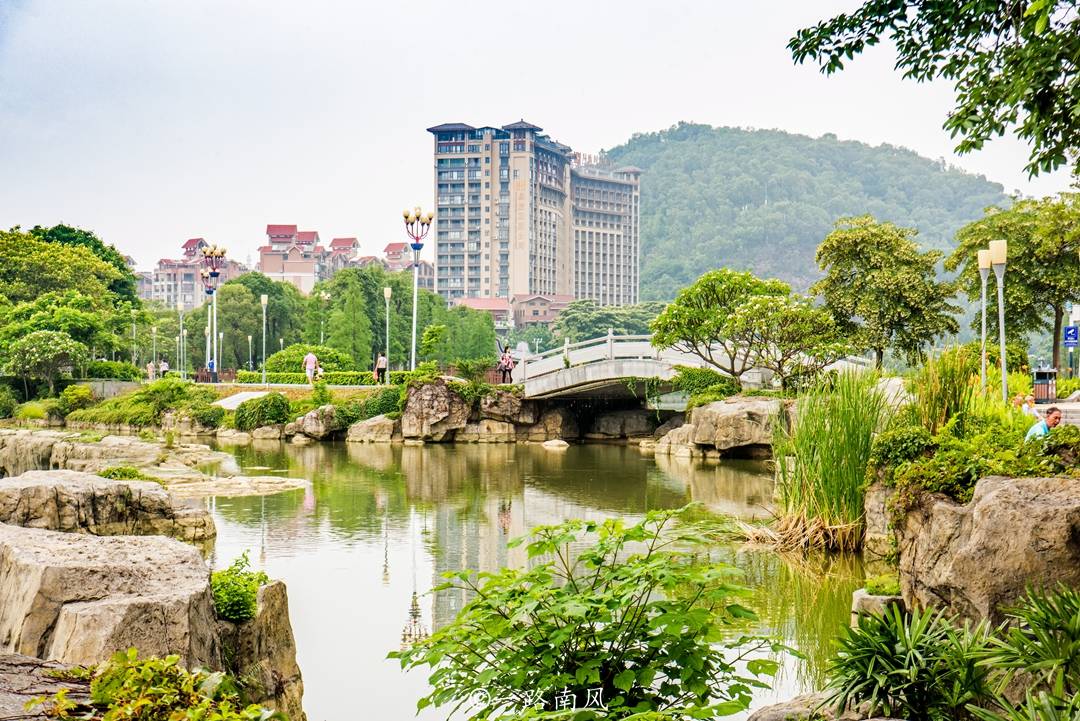 佛山西樵山下听音湖,景美人少绿树环绕,湖面水位居然