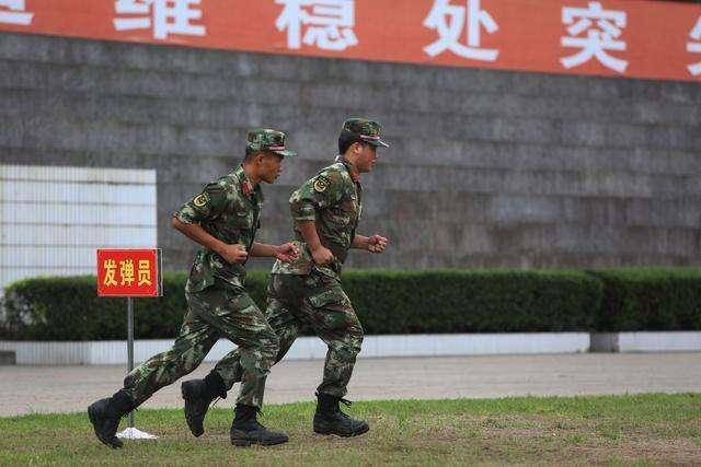 当兵后悔两年，不当兵后悔一辈子！高考成绩不理想，试一试参军这条路子？