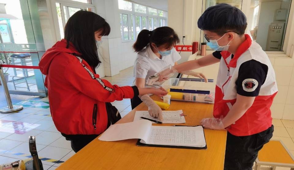 江科大计算机学院青协在江科大西区开展志愿服务活动