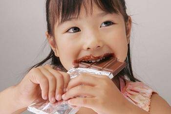 『食物』会影响孩子的身高和智力，家长别不以然妈妈睡前给娃吃的食物