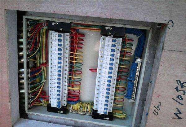 配电箱内开关标识图片_配电箱开关怎么看_回路开关箱