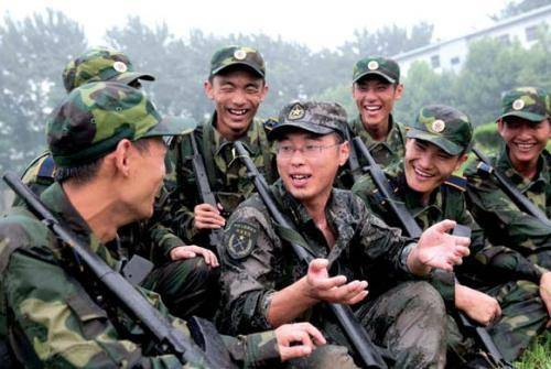 当兵后悔两年，不当兵后悔一辈子！高考成绩不理想，试一试参军这条路子？