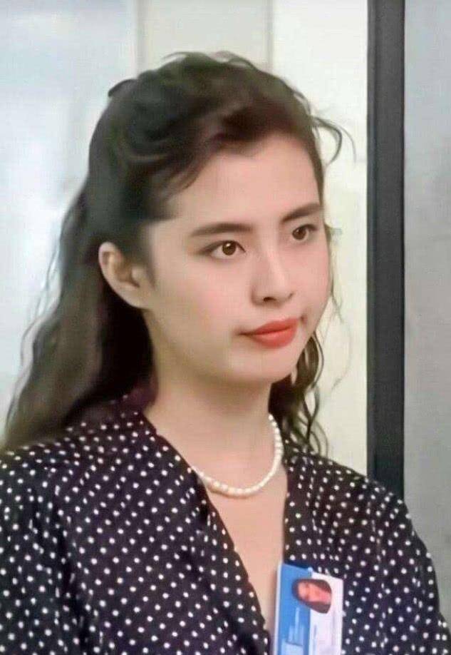 请周洁琼速速去演港片,这身打扮气质不输王祖贤,太美了