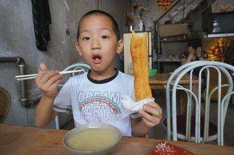 「孩子」医生：这些早餐许多家长还纵容娃吃，坑娃吃一次相当于吃泡面