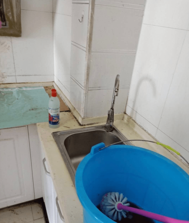 青岛滨海学院要求学生为留学生宿舍刷马桶 网友:超国民待遇何时休