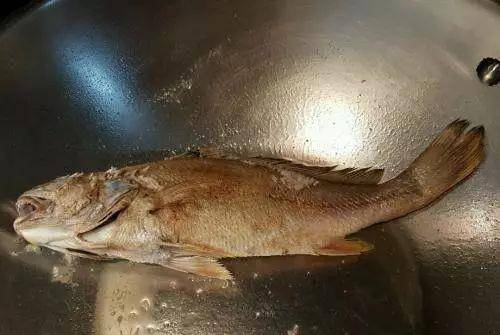 鱼肚子里的黑膜怎么清理 cf747230275441759b77054c6f7f2a9f.jpeg