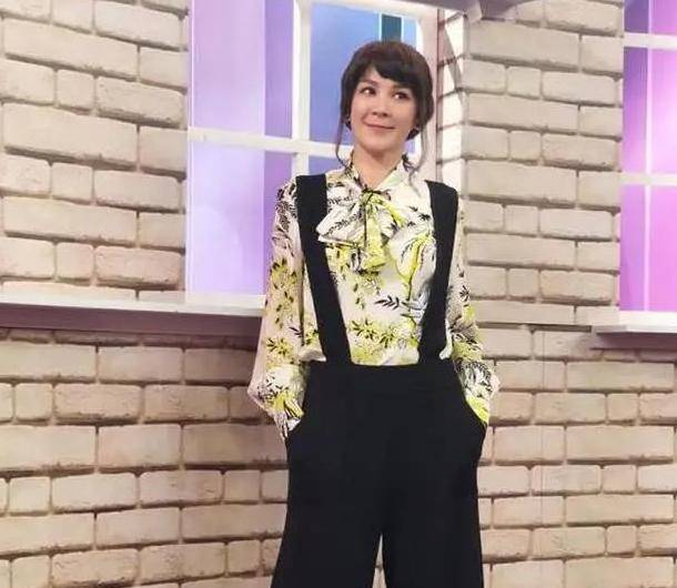 原创妻子因难产血崩，他却在低头玩手机，后突发脑瘤被指是报应