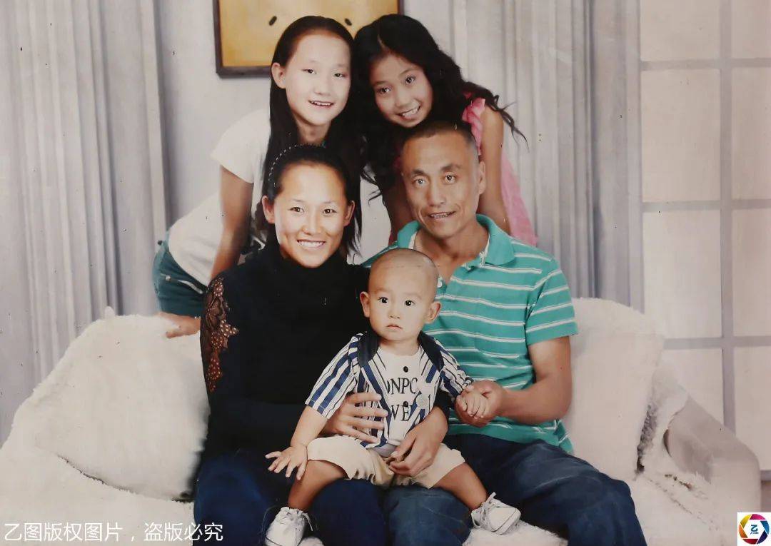 弟弟患病,两个姐姐要外出打工挣钱,被赶回来