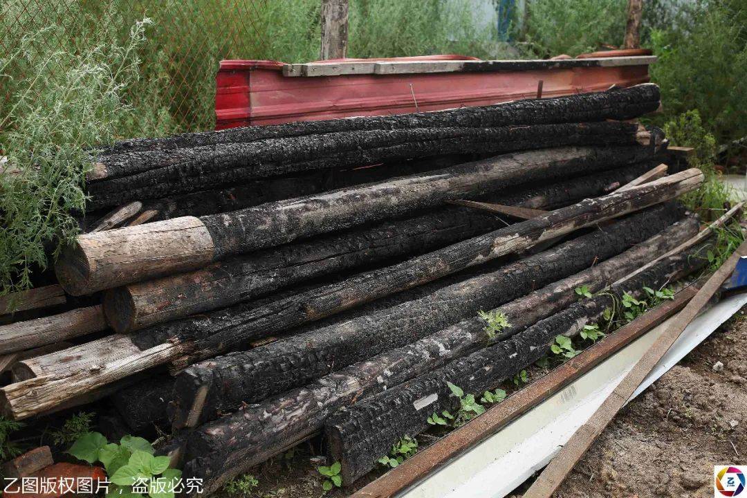 弟弟患病,两个姐姐要外出打工挣钱,被赶回来