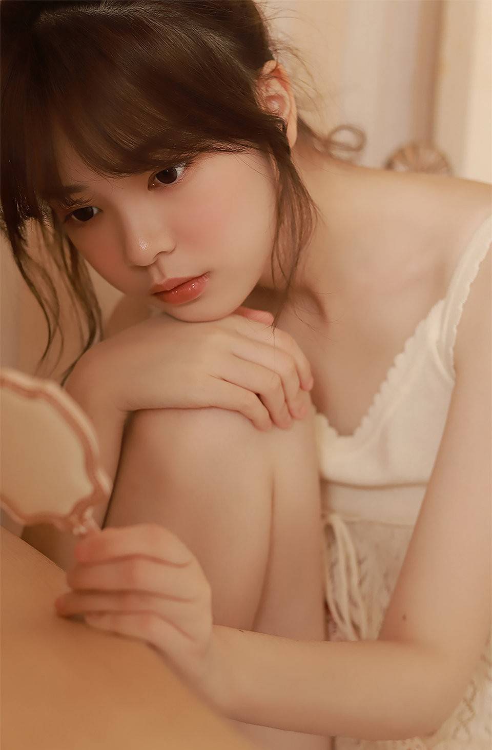 清纯美少女写真集白嫩睡衣美女吊带写真