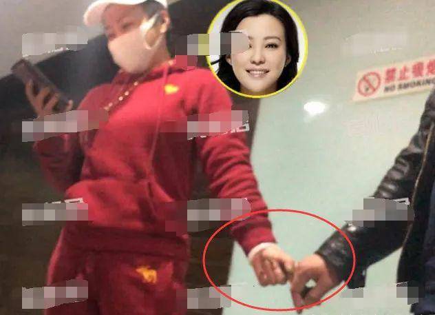 42岁郝蕾和绯闻男友参加家庭聚会，感情坎坷的她