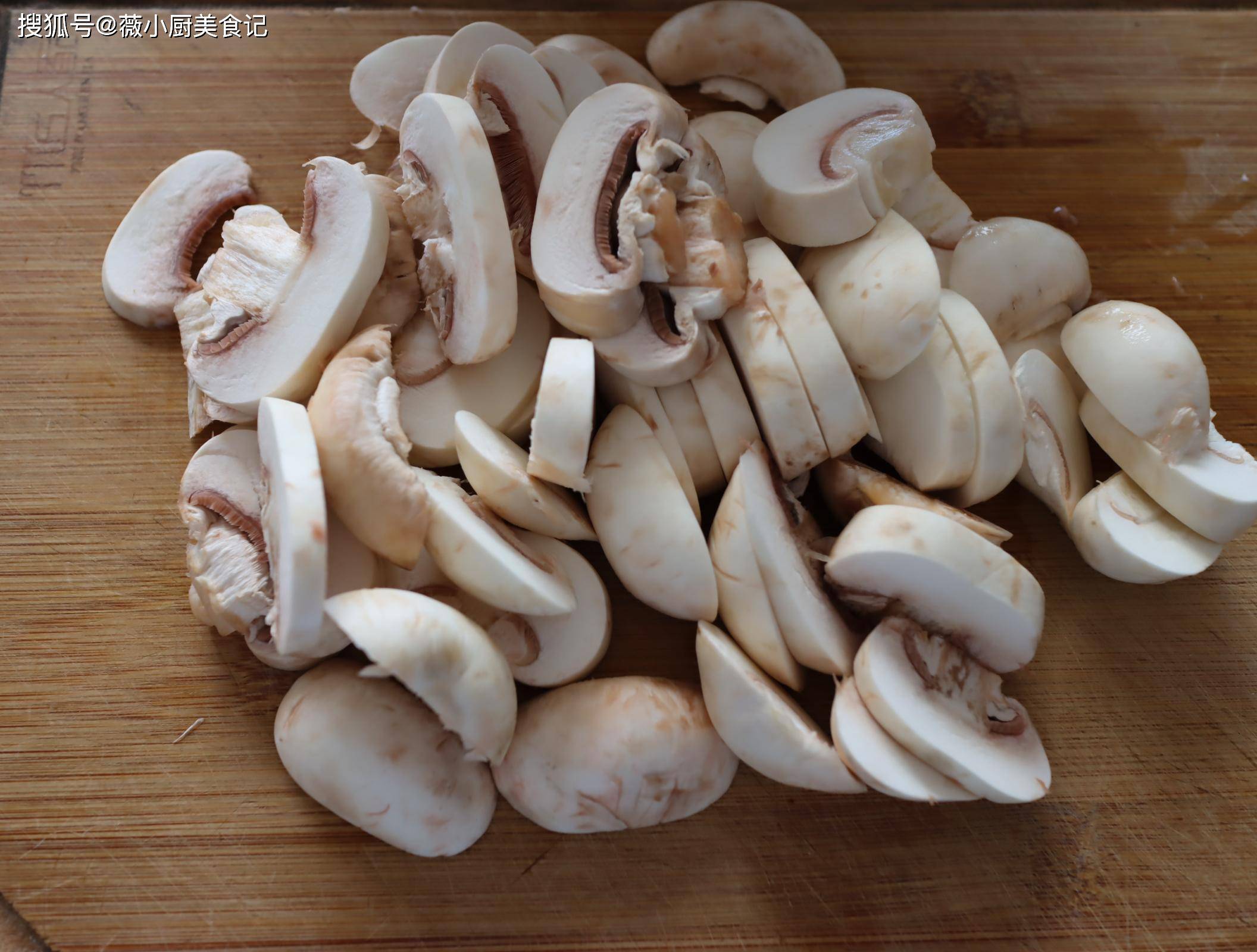 怎么挑选新鲜牛口蘑 a2608f6daa314da0bb91c51c81bcd539.jpeg
