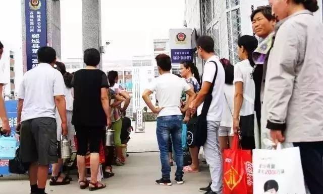衡水中学举办成人礼！父亲的一张照片让无数高中生泪奔...