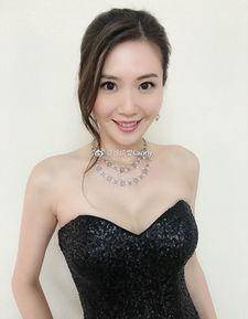 许晋亨的眼光，曾经的何超琼他不在意，如今的