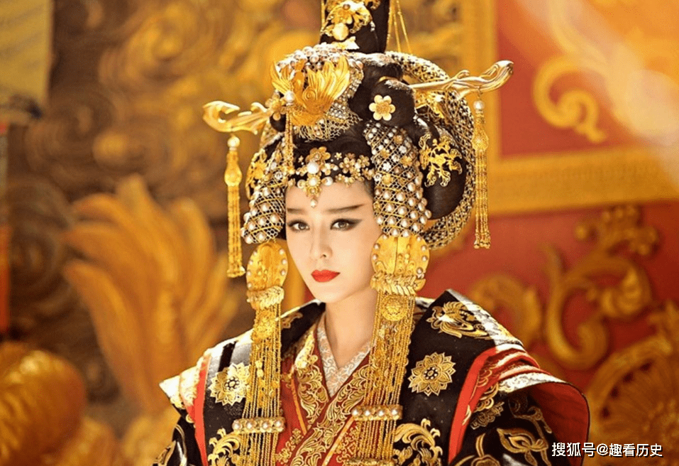 短剧服侍太后免费观看全集，尽享宫廷魅力，免费观看全集，宫廷魅力之服侍太后的短剧