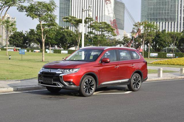 20万不到就能入手7座四驱SUV，你说香不香？