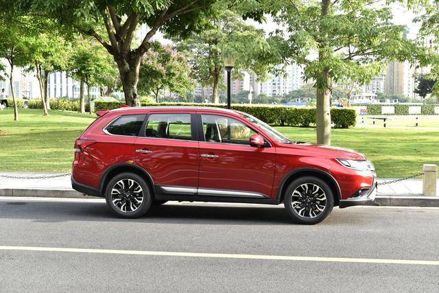 20万不到就能入手7座四驱SUV，你说香不香？