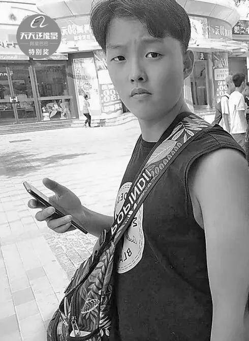 轻生|父亲一句话,让人泪目悲痛!21岁小伙跳河救轻生女孩身亡