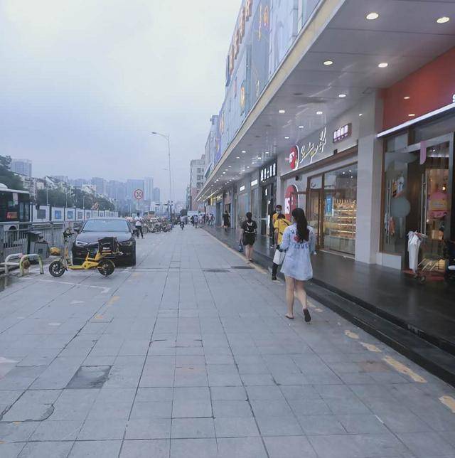 原创深圳生意难做,大街上冷冷清清,但店铺租金却还在疯狂上涨