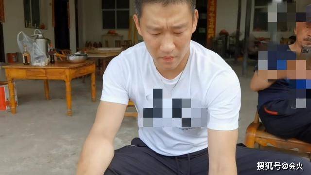 『"』如今近照显憔悴,室外支烤架做"大厨"曹云金与郭德纲反目4年
