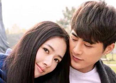 与陈柏霖的绯闻告一段落后,郭碧婷的事业道路也发生了转折,她开始进入