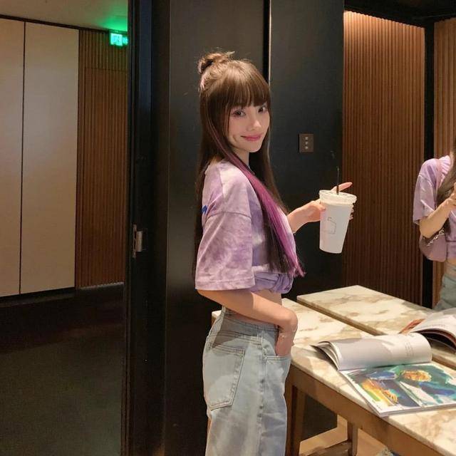 &quot挑染紫发色不够，还剪齐刘海，＂星气＂全无李小璐又换新发型