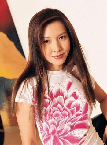 李婉华是香港最美三级女星，与吴镇宇谈过8年恋爱，后来移民嫁外国富商