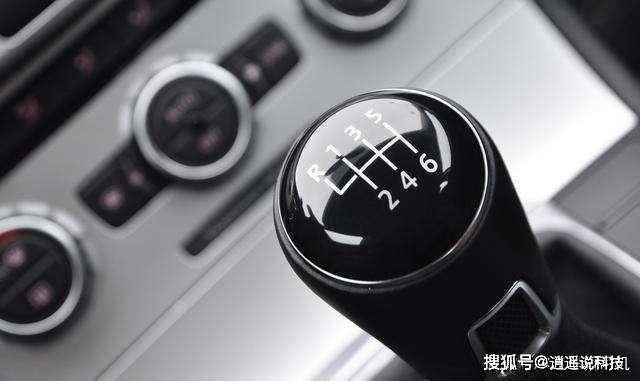 手动挡车1档换2档,需要先回空档,再挂到2档吗?教你正确操作