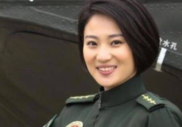 原创她是中国"最美军花",拍戏11年从未用替身,脱下军装后知性大方