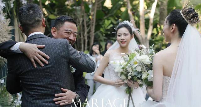 杨丽萍爱徒水月同性婚礼惹关注，她曾力捧的小