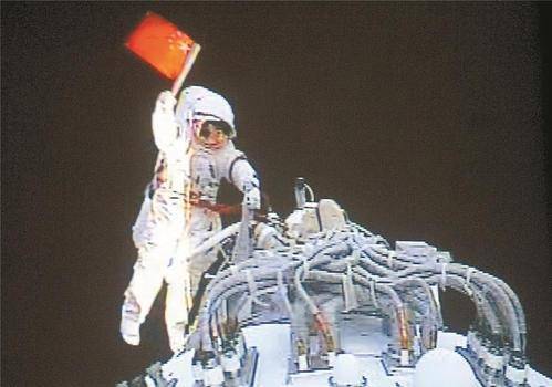 SpaceX升空，映照出落寞的NASA与尚待起飞的中国民